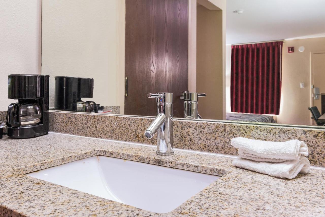 Red Roof Inn טקסרקנה מראה חיצוני תמונה
